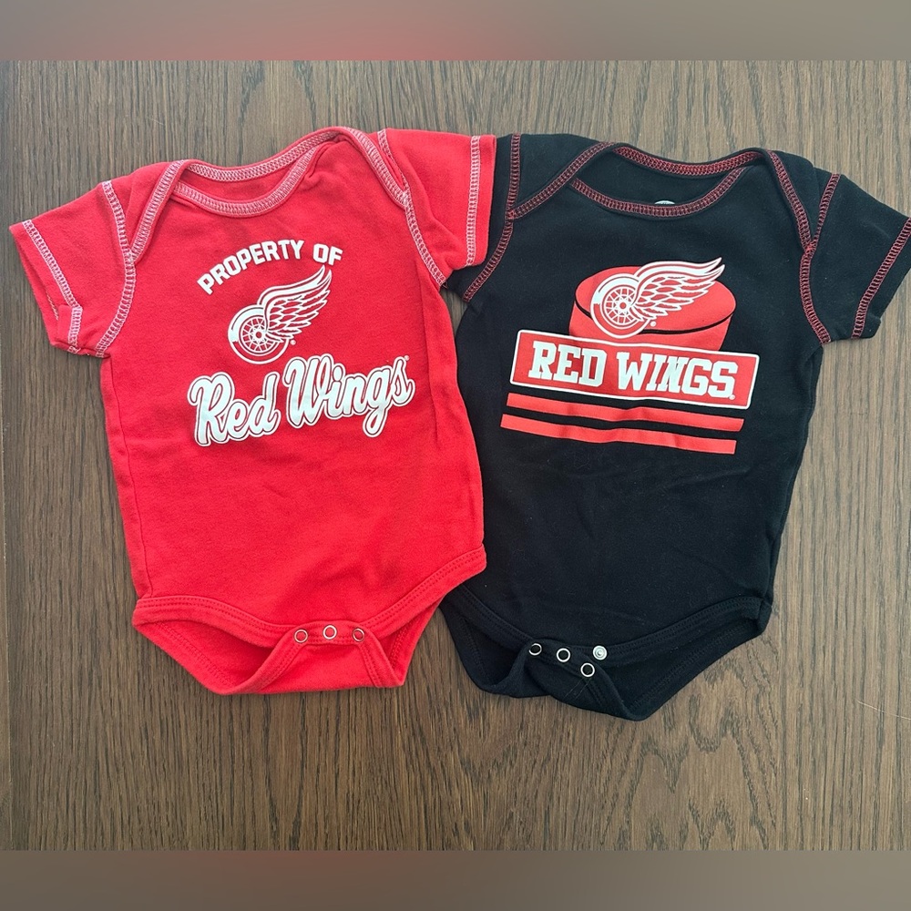NHL Official Licensed Product Red Wings Hockey Baby Onesies. Baby Boy Size 12M